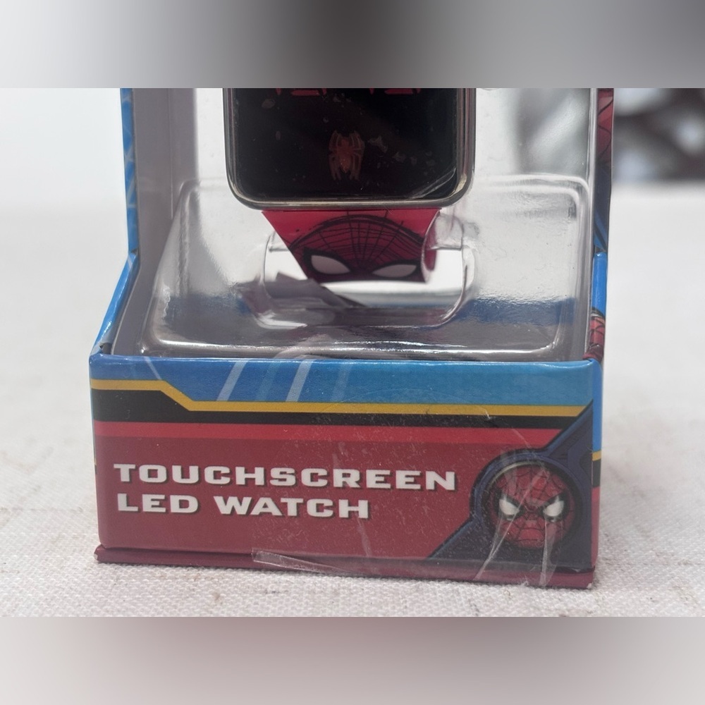 Marvel Spider-Man Red and Black Kids Touchscreen LED Watch - Picture 4 of 9